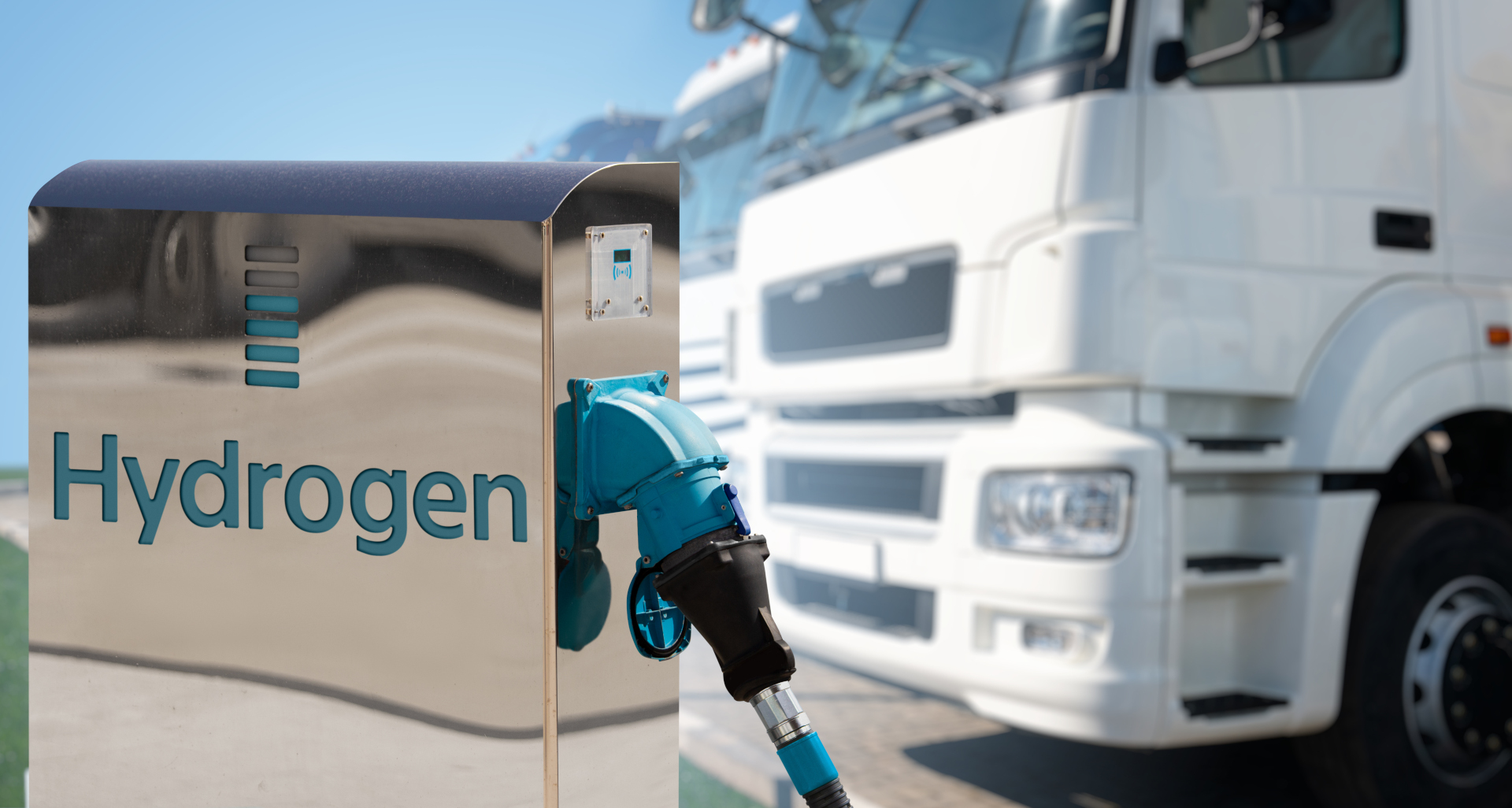 Wasserstofftankstelle im Vordergrund